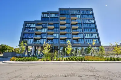 7 Smith Crescent 817, Toronto, On M8z 0g3