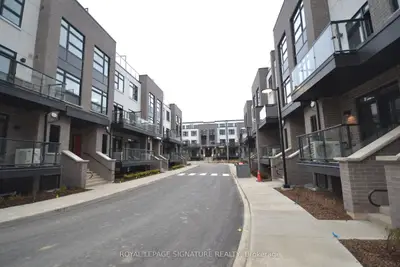 1573 Rose Way 107, Milton, On L9e 1n4