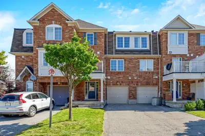 Att/Row/Townhouse in Milton