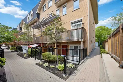 380 Hopewell Avenue 121, Toronto, On M6e 2s2