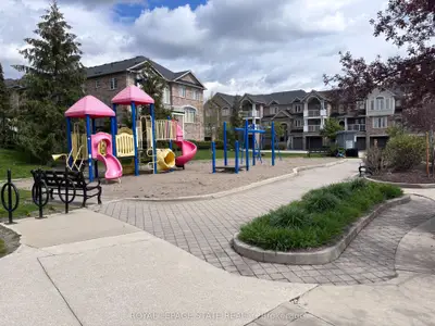 615 Shoreline Drive 17, Mississauga, On L5b 4k4