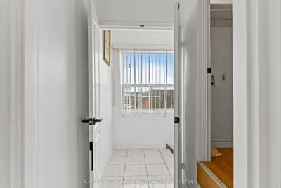 2922 Islington Avenue 3, Toronto, On M9l 2k4