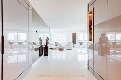 2111 Lake Shore Boulevard W 1208, Toronto, On M8v 4b2