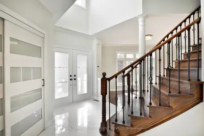 Att/Row/Townhouse in Oakville