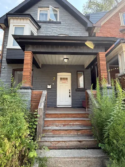 Duplex in Toronto