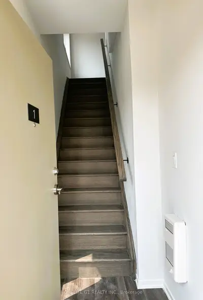 260 TWELFTH Street 1, Toronto W06, ON M8V 0J6