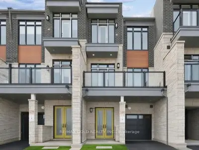 Att/Row/Townhouse in Oakville