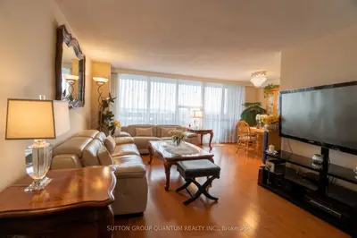 11 Wincott Drive 1810, Toronto, On M9r 2r9