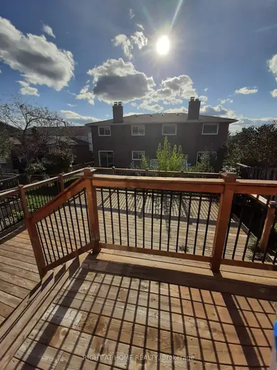 39 Hockley Path, Brampton, On L6v 3r2