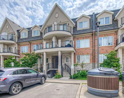 Condo Townhouse in Oakville