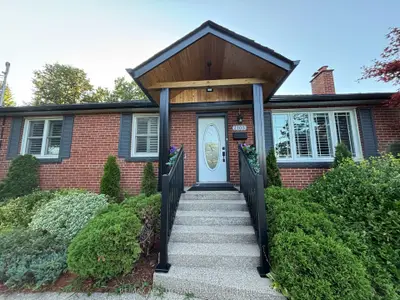 2105 Maplewood Drive, Burlington, On L7r 2c6