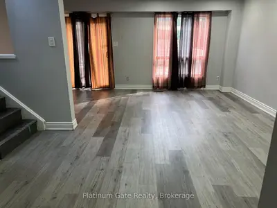 108 Courtleigh Square, Brampton, On L6z 1j3