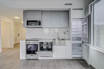270 Dufferin Street 401, Toronto, On M6k 0h8