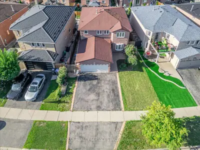 162 Major William Sharpe Drive, Brampton, On L6x 4c3