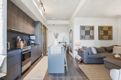 7 Smith Crescent 717, Toronto, On M8z 0g3