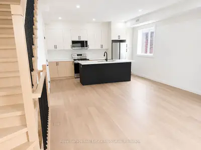 17 White Avenue 5 Sfn, Toronto, On M6n 1s7