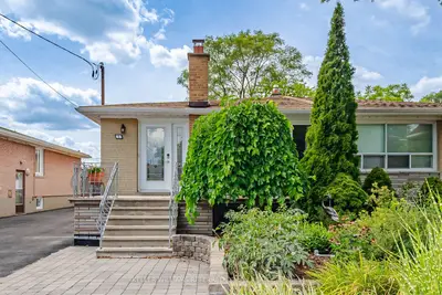 4 Cameo Crescent, Toronto, On M6n 2k5