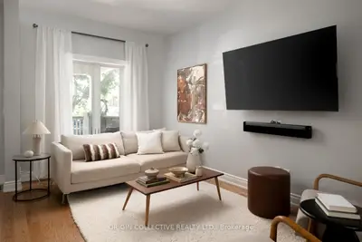Att/Row/Townhouse in Toronto