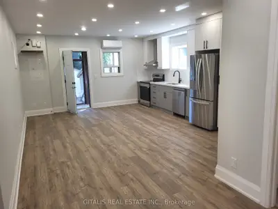 195 Oakmount Road N Main Floor, Toronto, On M6p 2n1