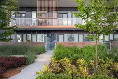 220 Missinnihe Way 102, Mississauga, On L5h 0a9