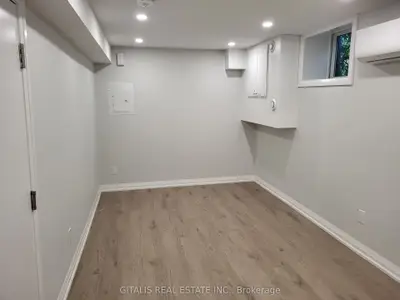 195 Oakmount Road N B2, Toronto, On M6p 2n1