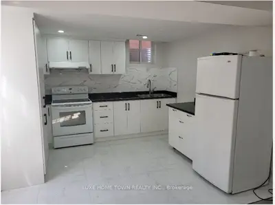 23 Castlehill Road, Brampton, On L6x 4e3