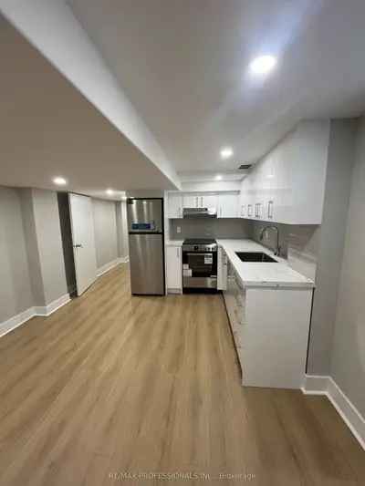 41 Tavistock Road B, Toronto, On M3m 2n5