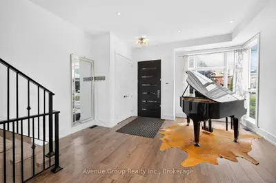 33 Cartwright Avenue, Toronto, On M6a 1t8