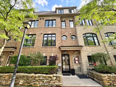 Att/Row/Townhouse in Toronto