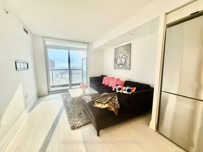 30 Gibbs Road 1310, Toronto, On M9b 0e4