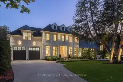 46 Second Street, Oakville, On L6j 3t2