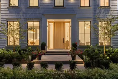 46 Second Street, Oakville, On L6j 3t2