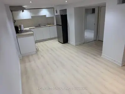 25 Beechwood Avenue Lower, Toronto, On M6n 4s9
