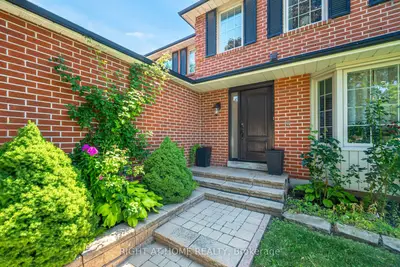 19 Talgarth Road, Toronto, On M9b 6h1