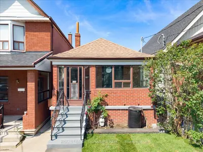 234 Nairn Avenue, Toronto, On M6e 4h4