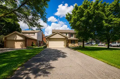 27 Madrid Crescent N, Brampton, On L6s 2x5