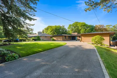 23 Lorraine Gardens, Toronto, On M9b 4z5