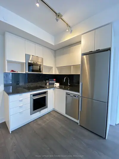 7 Mabelle Avenue 3101, Toronto, On M5t 0c9