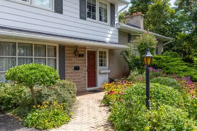 227 Sandwell Drive, Oakville, On L6l 4p3