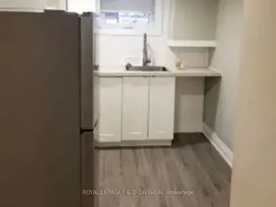 183 Belgravia Avenue Studio, Toronto, On M6e 2m6