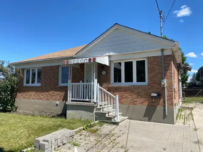 63 Lockerbie Avenue Main, Toronto, On M9n 3a3