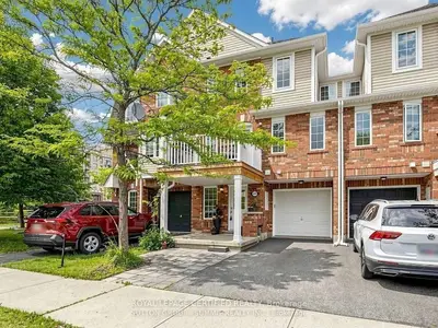 Att/Row/Townhouse in Oakville