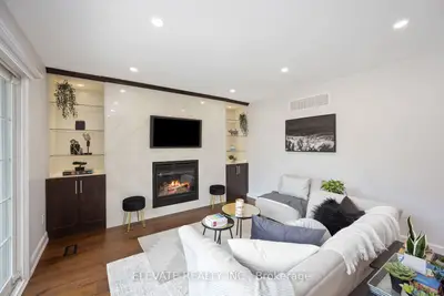 2059 Shawanaga Trail, Mississauga, On L5h 3z3