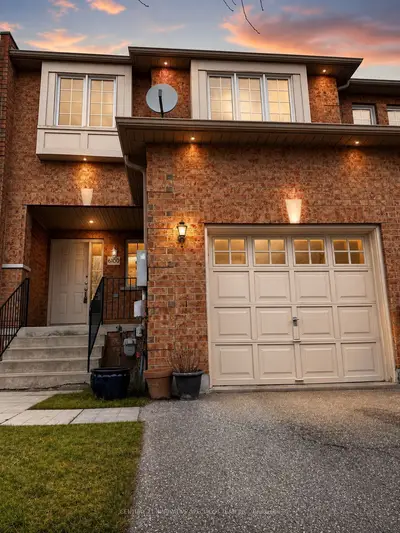 Att/Row/Townhouse in Mississauga