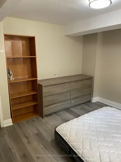 43 Corby Crescent, Brampton, On L6y 1h3