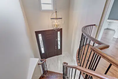 287 Rebecca Street, Oakville, On L6k 0g9