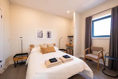50 Castleton Avenue Unit 3, Toronto, On M6n 3z5
