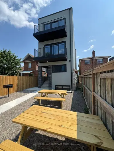 50 Castleton Avenue Unit 3, Toronto, On M6n 3z5