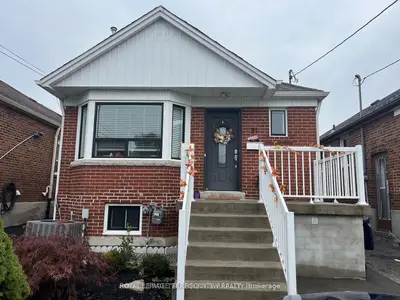 31 Chamberlain Avenue Bsmt, Toronto, On M6e 4j7