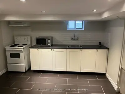 31 Chamberlain Avenue Bsmt, Toronto, On M6e 4j7